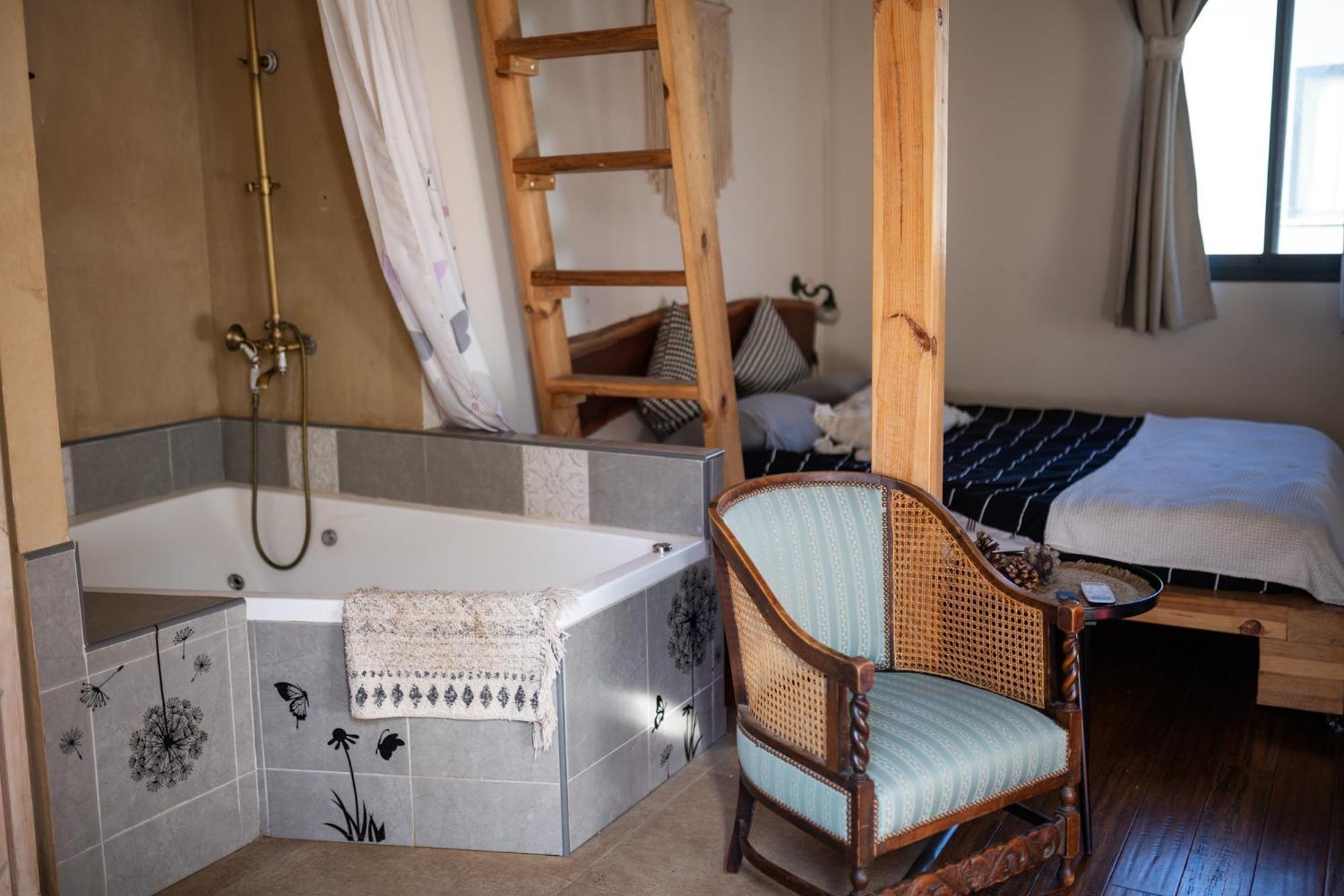Gate Away B&B Units - המקום באל רום Eksteriør billede